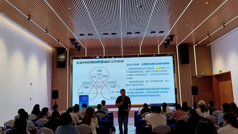 成都猎头服务与内部招聘：两大招聘途径的深入解析
